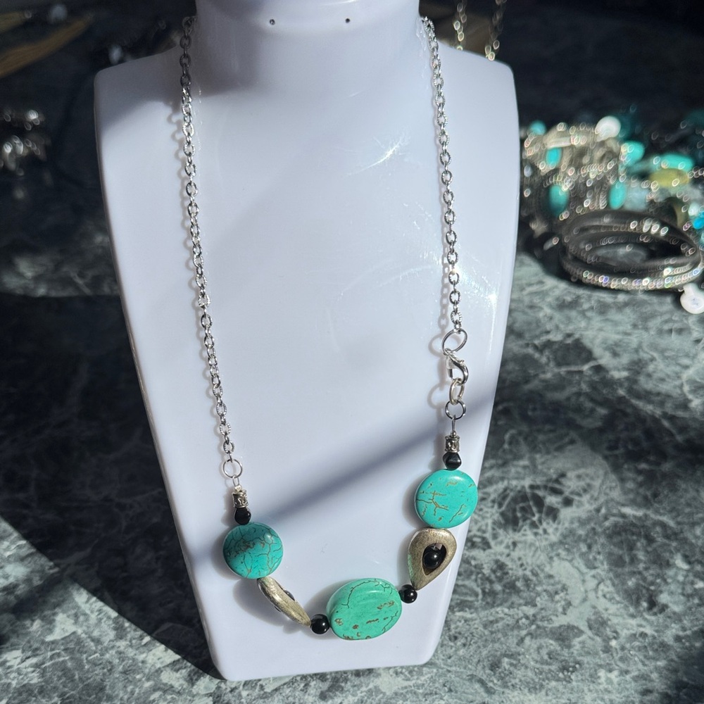Turquoise Bead Pendant Necklace - Unbranded